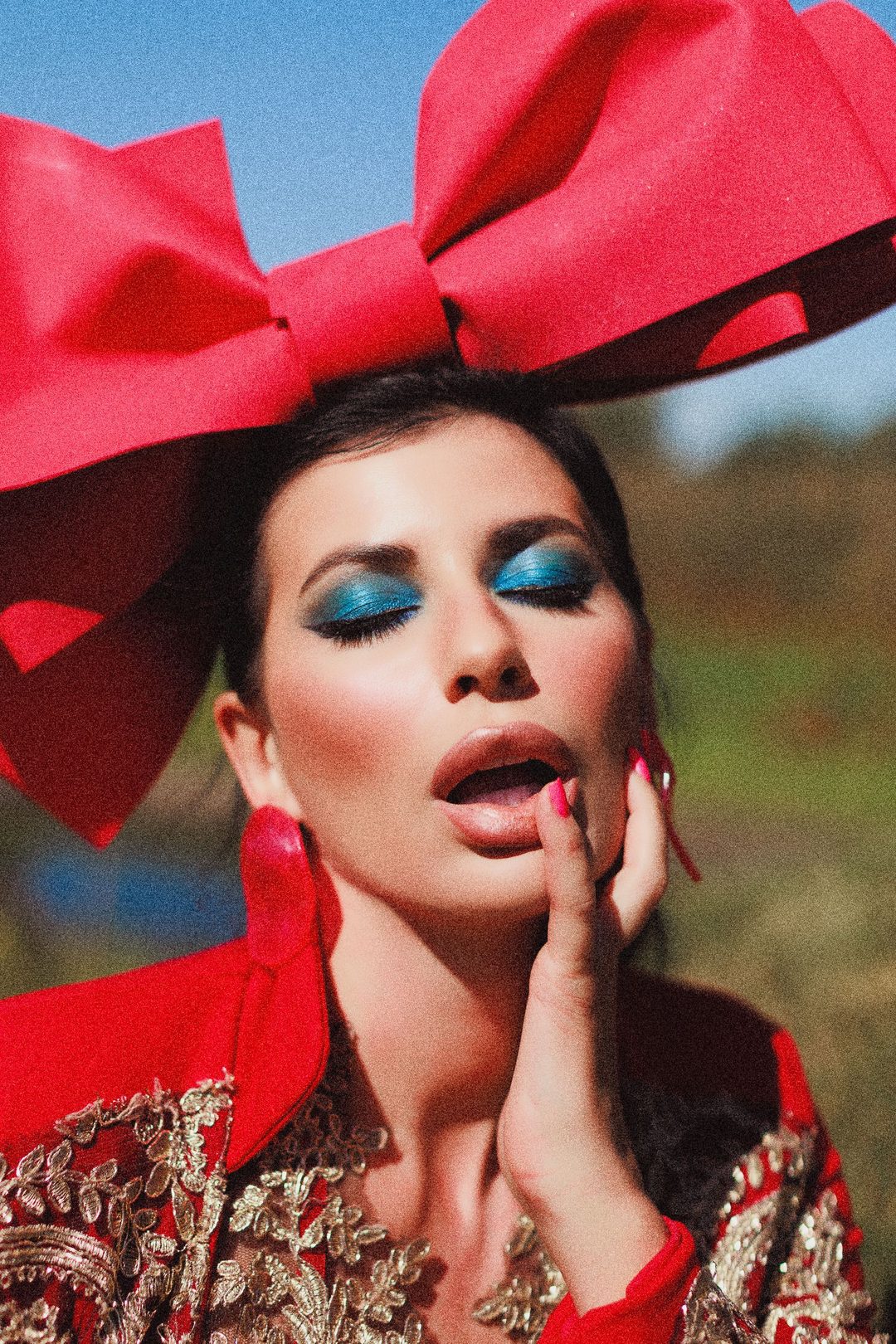 Beauty portrait — red hat, blue eyeshadow